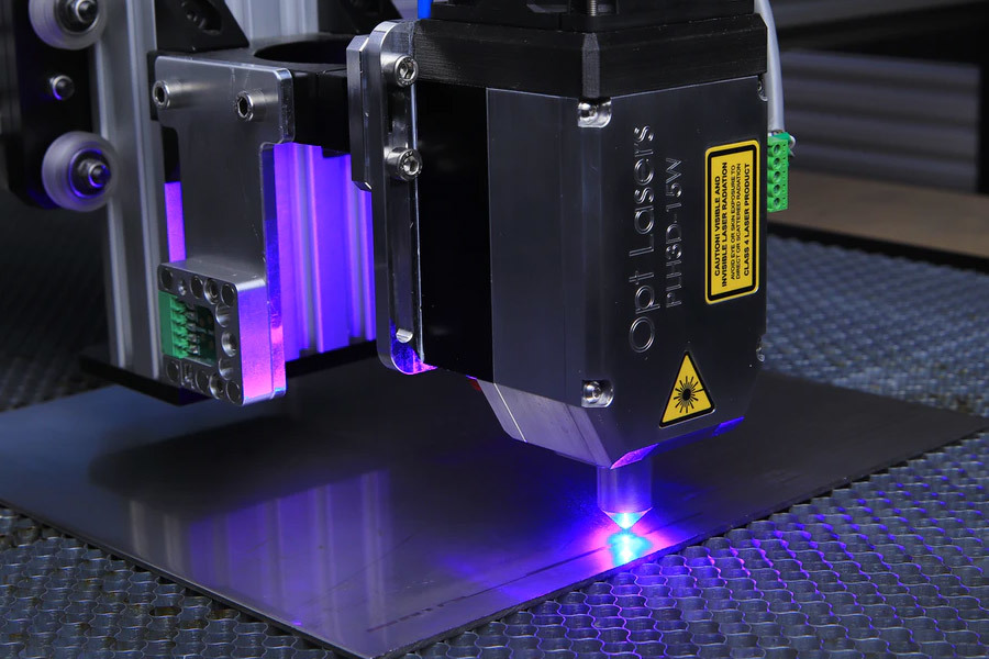 印刷包(bao)裝使用成熟(shú)工藝手段，對(dui)商品進行美(mei)化裝飾設計(jì)。